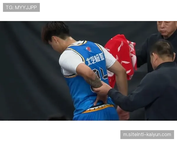 赵睿10分3板3助2断全能表现 五犯离场暴露犯规控制问题 赵睿10分3板3助2断全能表现 五犯离场暴露犯规控制问题